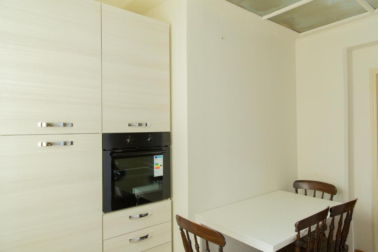 Strategic 2Br Apartment Флоренция Екстериор снимка